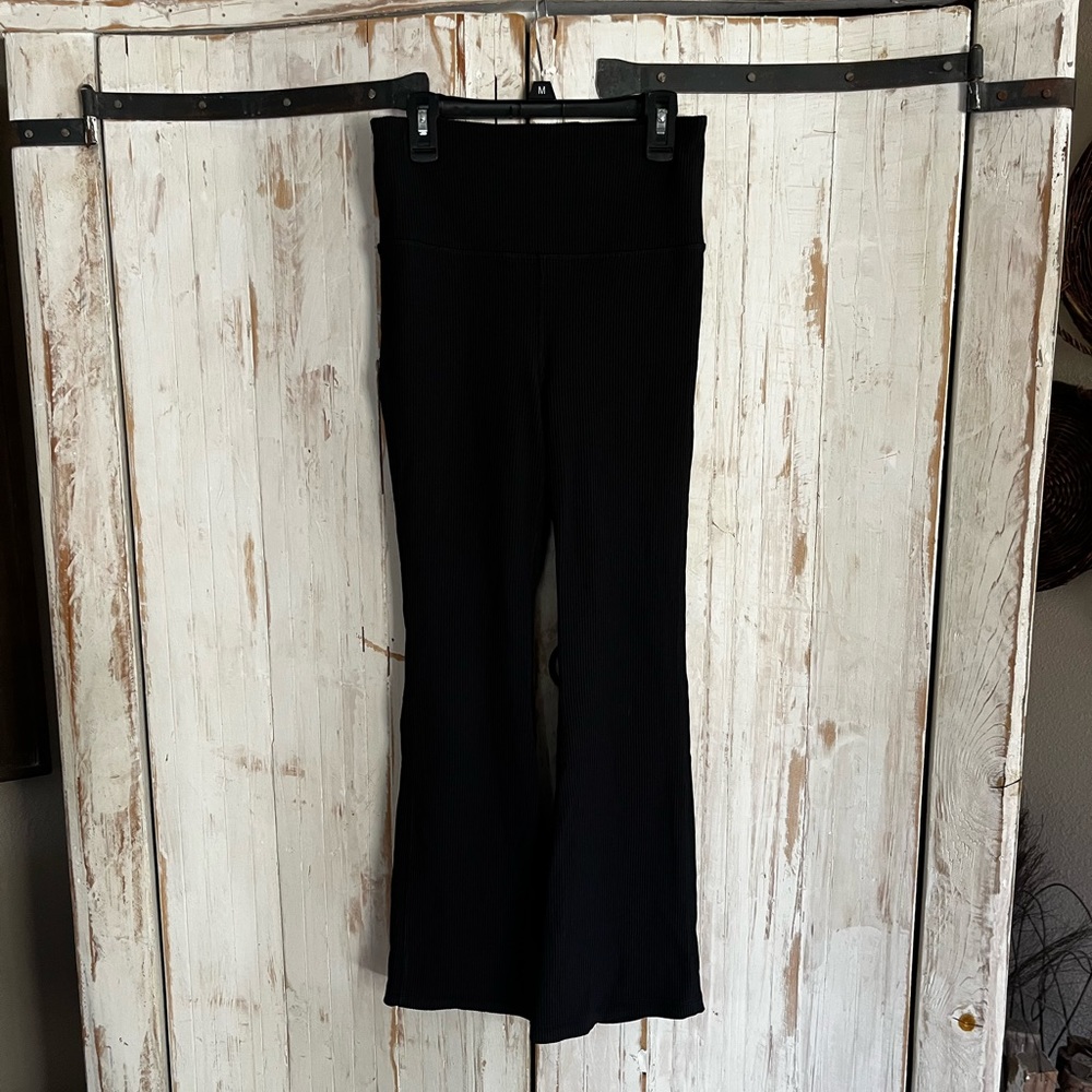 Athleta Elation ribbed crop flare - Picture 3 of 8